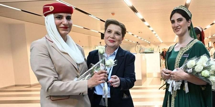 بالورود.. استقبال الإماراتيين في لبنان بعد رفع الحظر عن السفر