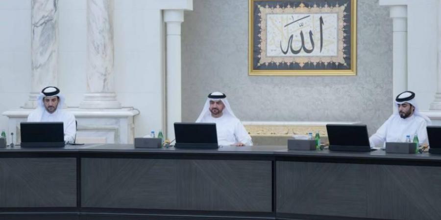 «تنفيذي الشارقة» ينظم عمل العسكريين في الهيئات النظامية