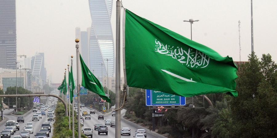 رياح نشطة وأمطار رعدية على عدة مناطق في المملكة اليوم