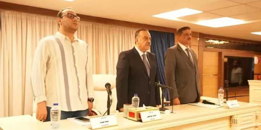 محافظ أسيوط يرأس اجتماع المجلس التنفيذي: قرارات حاسمة لتقنين الأراضي وتحفيز الاستثمار وتحسين الخدمات