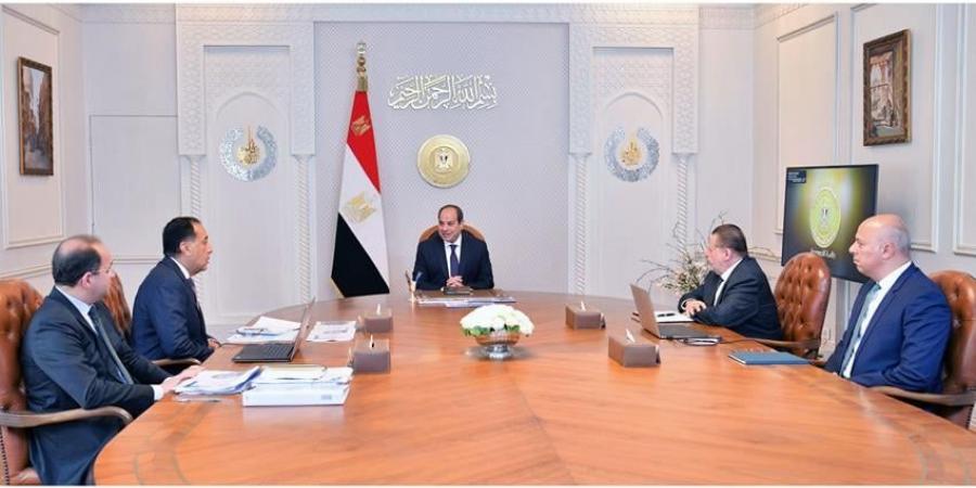 رئيس التحرير يكتب: على الرغم من خسارتنا 3 مليارات دولار سنويا من إيرادات قناة السويس.. مصر تبدع اقتصادياً