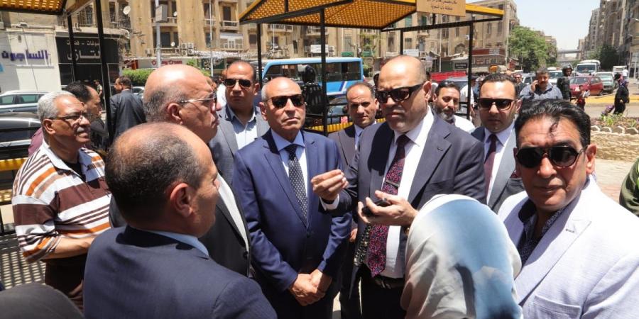 وزير العمل ومحافظ القاهرة يتفقدان أماكن انتظار لائقة لعمال التراح
