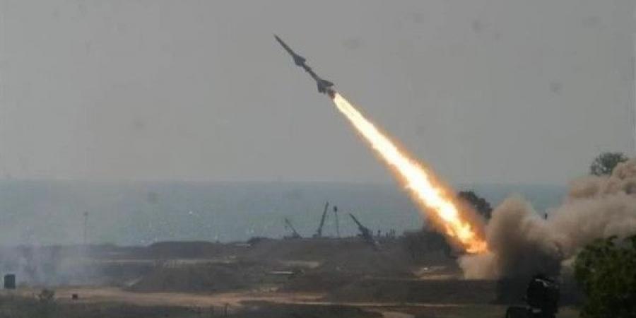 الحوثيون: استهدفنا مطار "بن غوريون" وهدفاً حيوياً بمنطقة تل أبيب