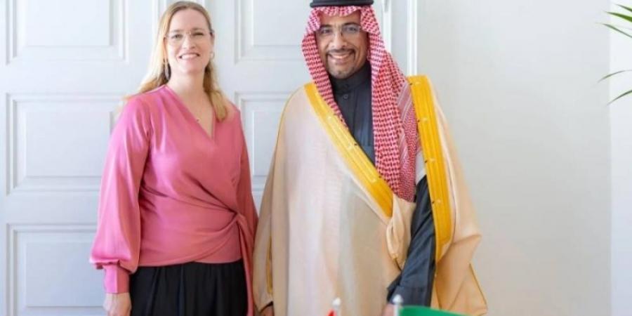 وزير الصناعة يناقش تعزيز التعاون الصناعي والتعديني مع وزيرة الشؤون الاقتصادية الدنماركية