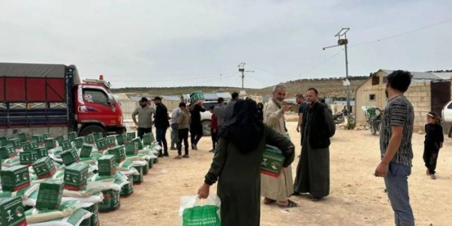 سلمان للإغاثة يوزّع 1.850 من السلال الغذائية والحقائب الصحية في بلدة جندريس بمحافظة حلب