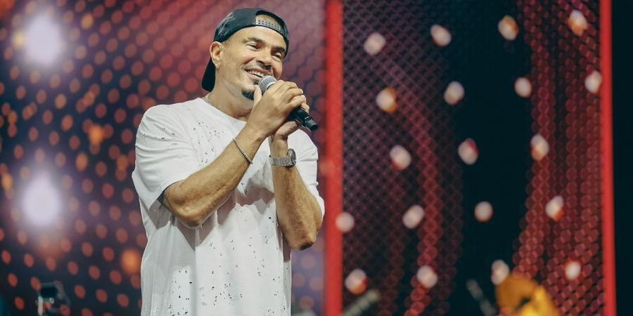 عمرو دياب يشعل "الارينا" في أعلى حضور جماهيري بالكويت