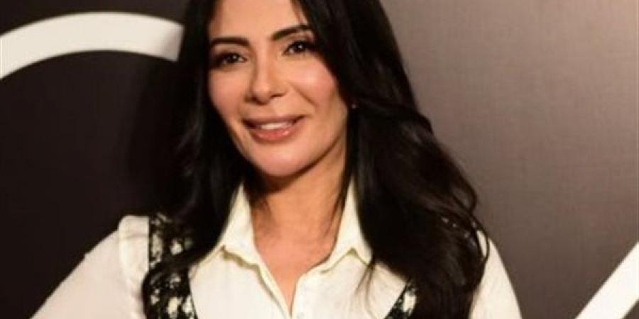 منى زكي تعبر عن سعادتها بعد فوزها بجائزة أفضل ممثلة بمهرجان المركز الكاثوليكي