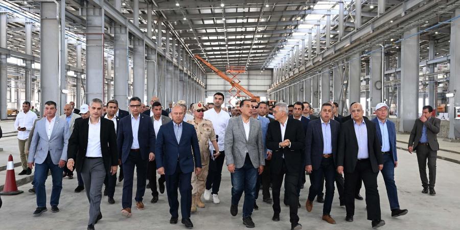 النقل توقّع مع “نيرك” عقد توريد 21 قطارًا لمترو الإسكندرية بتكلفة 275 مليون يورو
