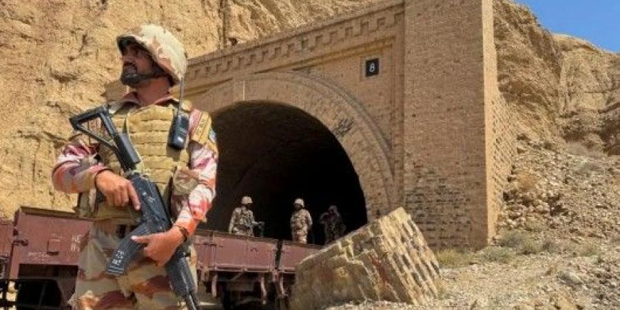 باكستان تسقط 77 مسيّرة هندية: سنظل بحالة حرب طالما سيادتنا “مهددة”