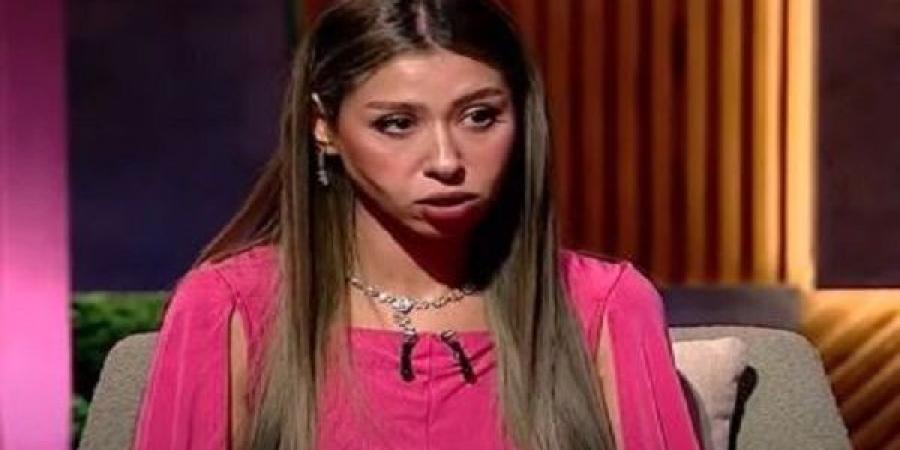إيناس عز الدين تروى تفاصيل أزمتها مع والدتها
