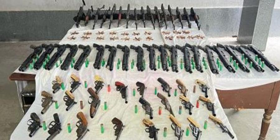 الداخلية تضبط تجار السموم ومعلمين السلاح بعدة محافظات