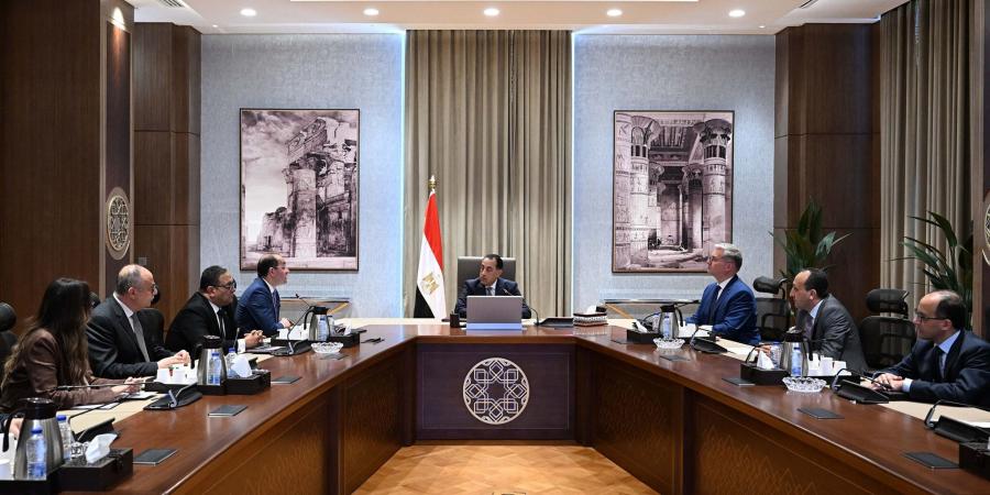 رئيس الوزراء: صياغة حزمة حوافز لتحويل السيارات للعمل بالغاز