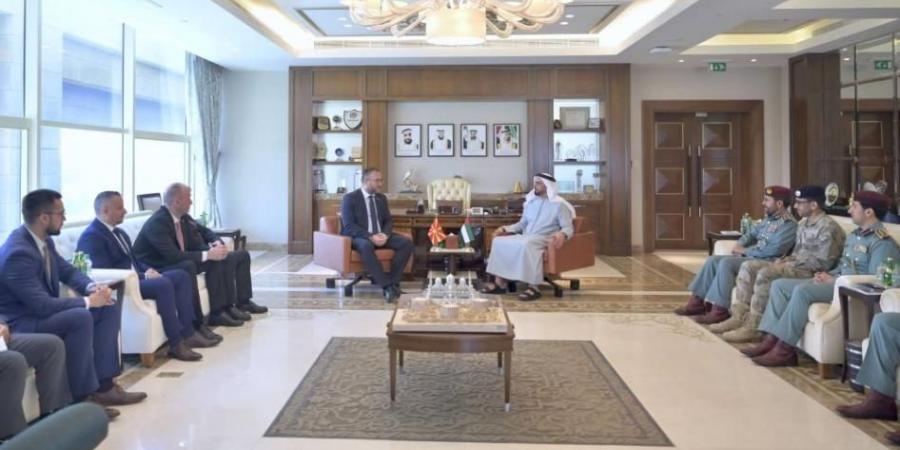سيف بن زايد يبحث التعاون الأمني مع وزير الداخلية المقدوني