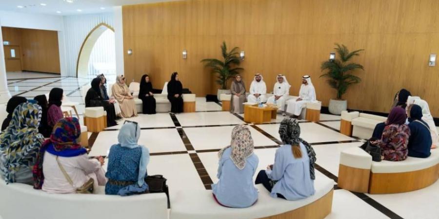 جامع الشيخ زايد يستقبل وفداً فرنسياً ضمن برنامج «جسور»