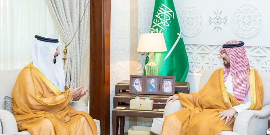 نائب أمير الشرقية يتسلّم التقرير السنوي لفرع وزارة الموارد البشرية لعام 2024