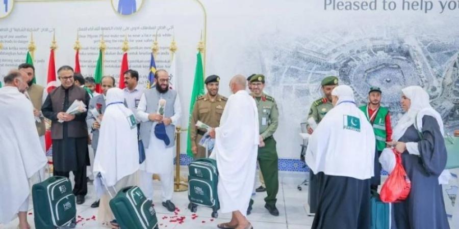 وصول أولى رحلات المستفيدين من مبادرة طريق مكة من باكستان إلى مطار الملك عبدالعزيز الدولي بجدة