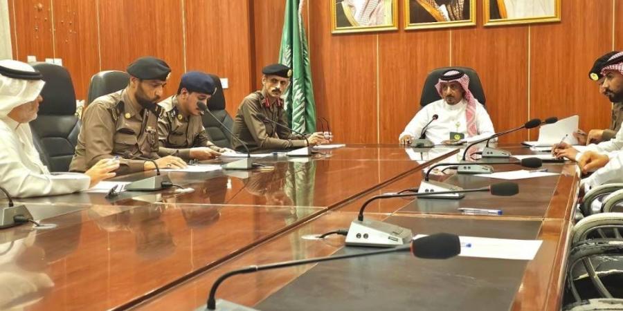 محافظ بارق يرأس اجتماع لجنة السلامة المرورية