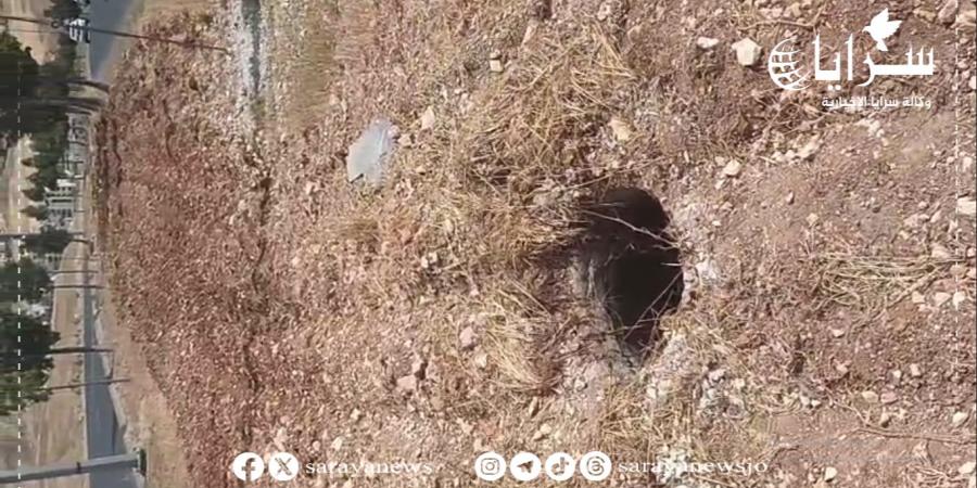 بالفيديو  ..  منهل مكشوف يهدد سلامة المارة في شارع الحرية بعبدون