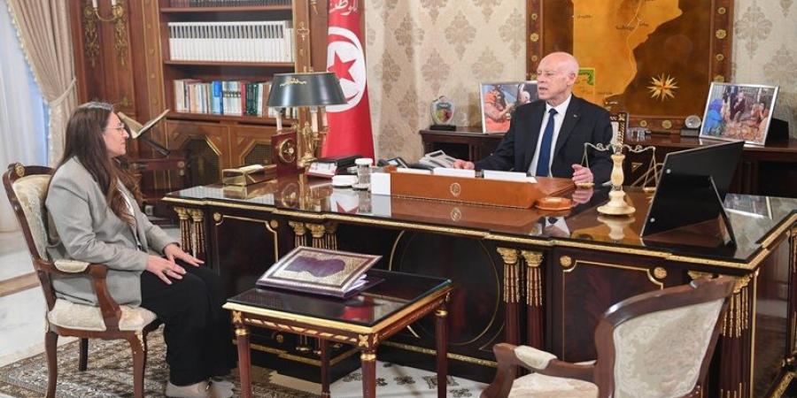 رئيس الجمهورية يوصى بضرورة تيسير عودة التونسيين وتخفيف الإجراءات