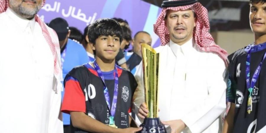 متوسطة صهيب الرومي تحصد بطولة كرة القدم وتمثل الأحساء في نهائي نخبة المملكة