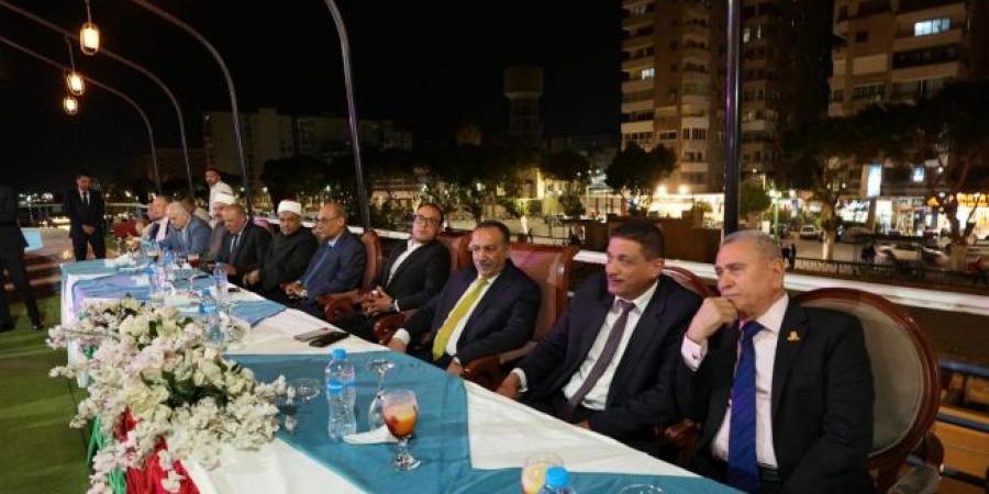 محافظ أسيوط يشهد حفل زفاف فتاة يتيمة