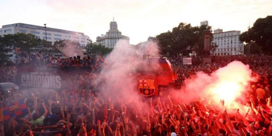 طوفان بشري في برشلونة.. 670 ألف شخص يزفون سيد إسبانيا