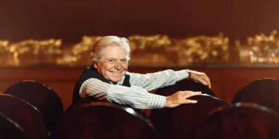 حسين فهمي يؤكد أن هوليوود لم تعد القبلة الوحيدة للسينما المصرية