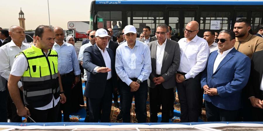 مدبولي يتفقد المرحلة الأولى من التشغيل التجريبي للأتوبيس الترددي
