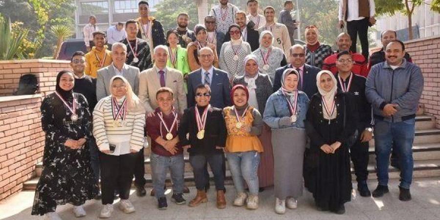 جامعة أسيوط تكرّم الطالب يوسف حسونة كنموذج متميز لتفوق طلاب ذوي الإعاقة