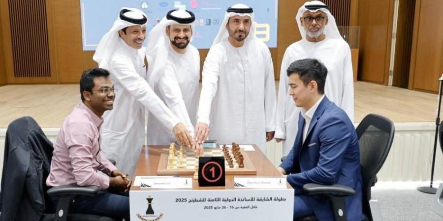 «الشارقة لأساتذة الشطرنج» ترفع شعار المفاجآت في الجولة الأولى