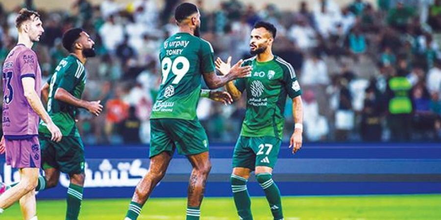 الأهلي برباعية يجتاز الخلود