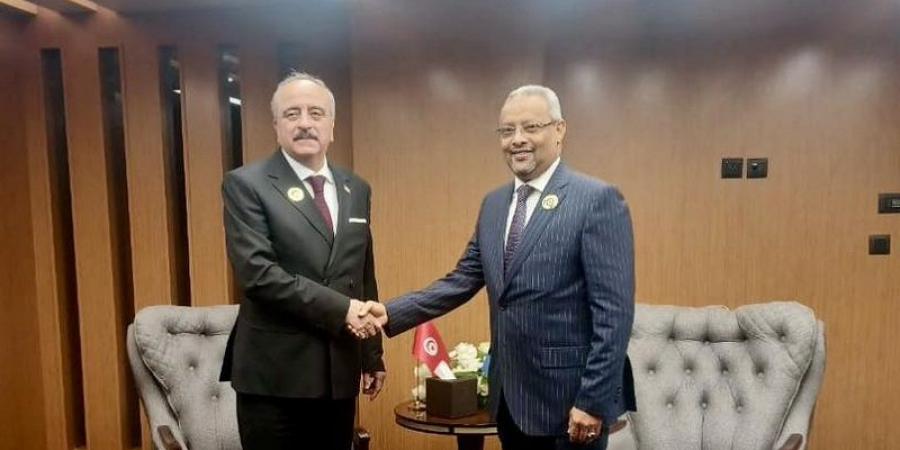 وزير الخارجية يلتقي نظيره الجيبوتي بمناسبة مشاركته في أشغال القمة العربية ببغداد
