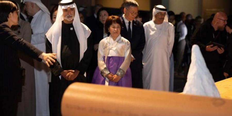 نهيان بن مبارك يفتتح «الوسائط المتعددة: كلنا دوائر مفتوحة»