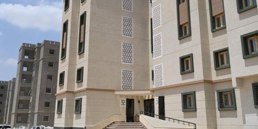 تنفيذ 3972 وحدة سكنية وتطوير المناطق الصناعية بالعاشر من رمضان