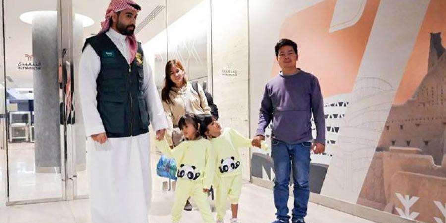 وصول التوأم الملتصق الفلبيني إلى الرياض