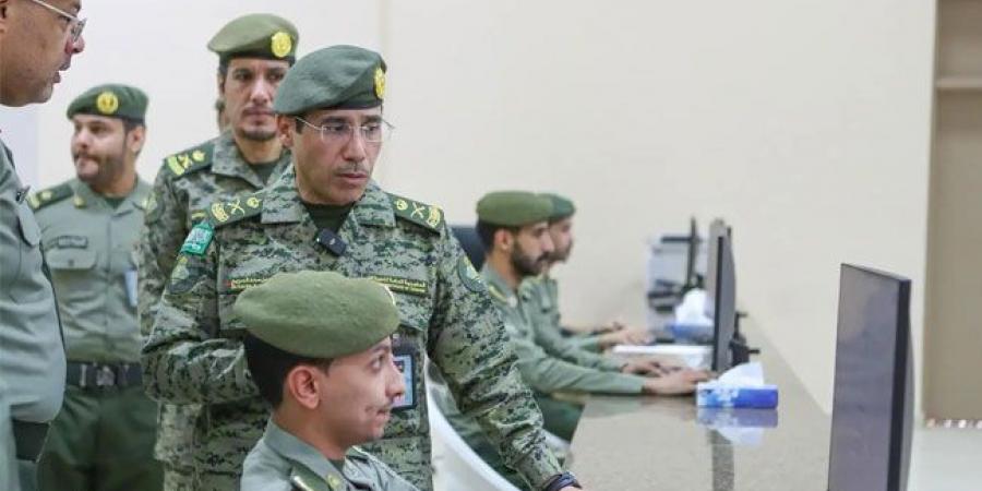 تفقد مقر أعمال اللجنة المعنية.. مدير عام الجوازات: معالجة طلبات إصدار تصاريح الدخول لمكة بسرعة ودقة