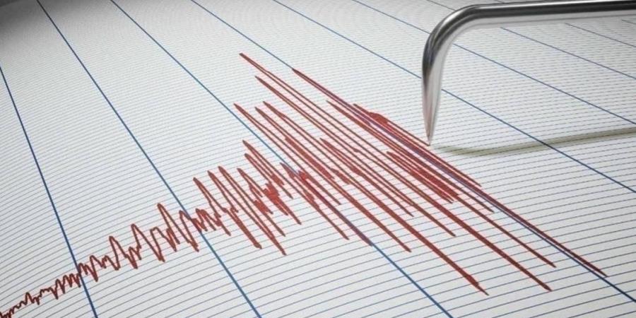 هزة أرضية بقوة 4.9 درجة تضرب إندونيسيا