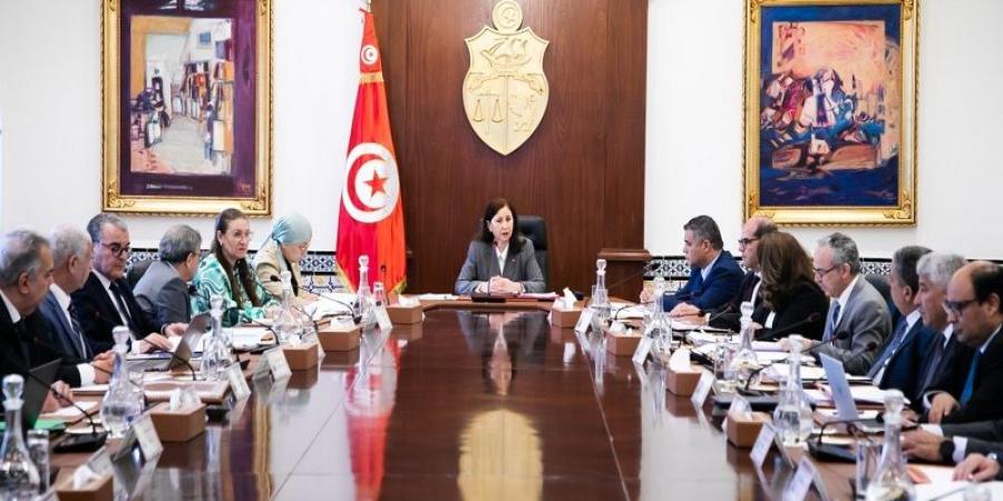 رئيسة الحكومة تدعو الى تسريع انجاز المشاريع العمومية ذات الطابع الاقتصادي والاجتماعي