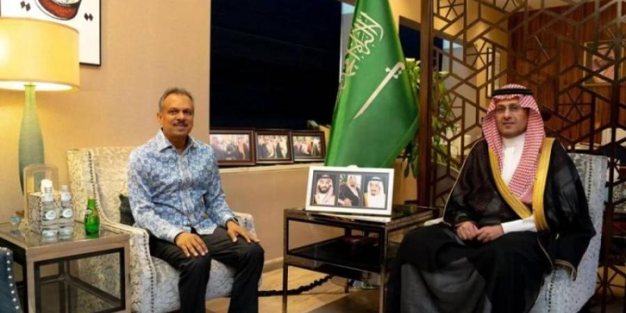 المنصوري يستقبل سفير جمهورية سنغافورة لدى المملكة
