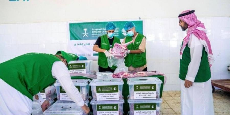 سلمان للإغاثة يوزع (320) أضحية في المكلا وسيئون