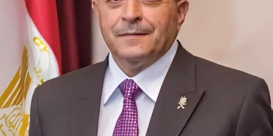 محافظ بورسعيد يوجه التضامن لانقاذ ثلاثة اطفال بلا مأوى