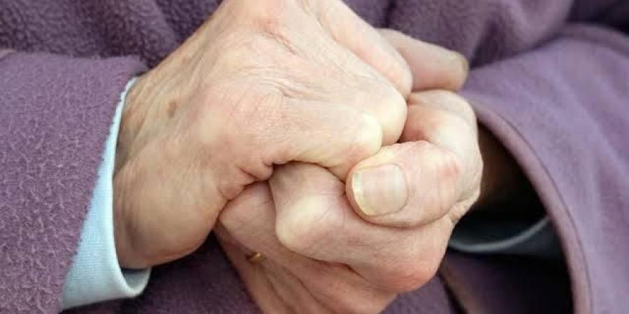 داء خفي.. تعرف إلى أمراض قد تسبب برودة اليدين دون أن تدري