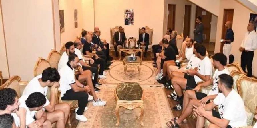 وزير الرياضة يلتقي منتخب السلة قبل ”الأفروباسكت 2025”
