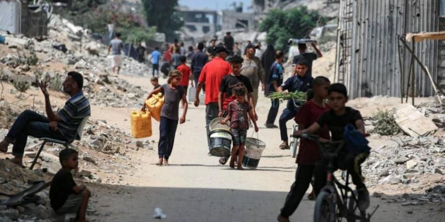 مقتل عشرات الفلسطينيين في غزة جراء الغارات والتجويع