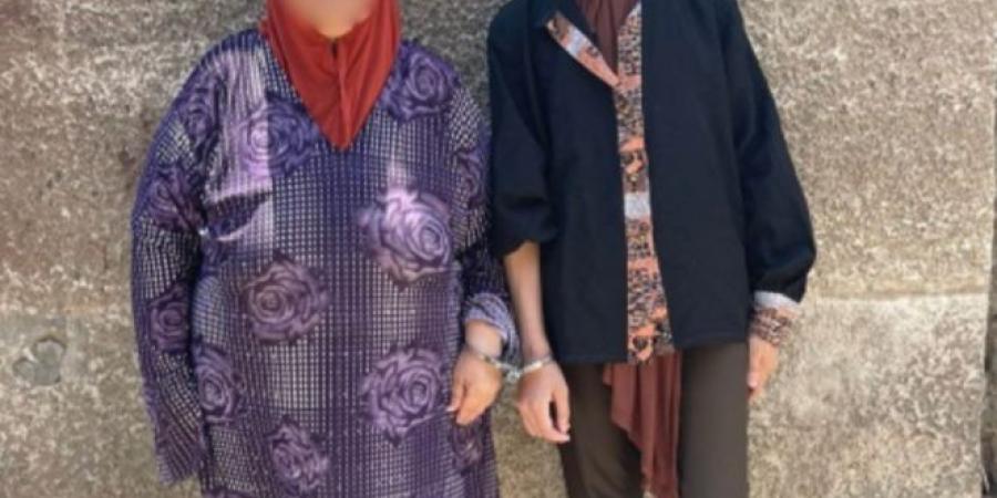 تفاصيل إشعال سيدة ووالدتها النيران بباب شقة جارهما بالجيزة
