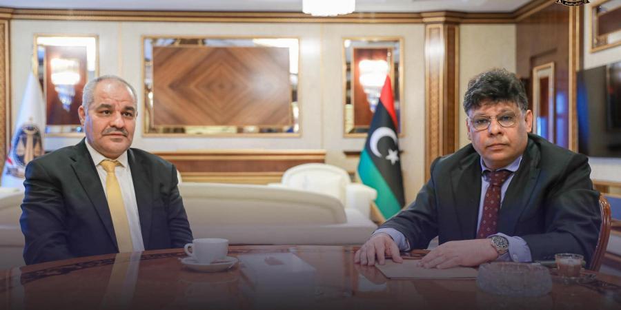 اجتماع بين الصديق الصور وناجي عيسى لمناقشة السياسات النقدية وتوريد المحروقات