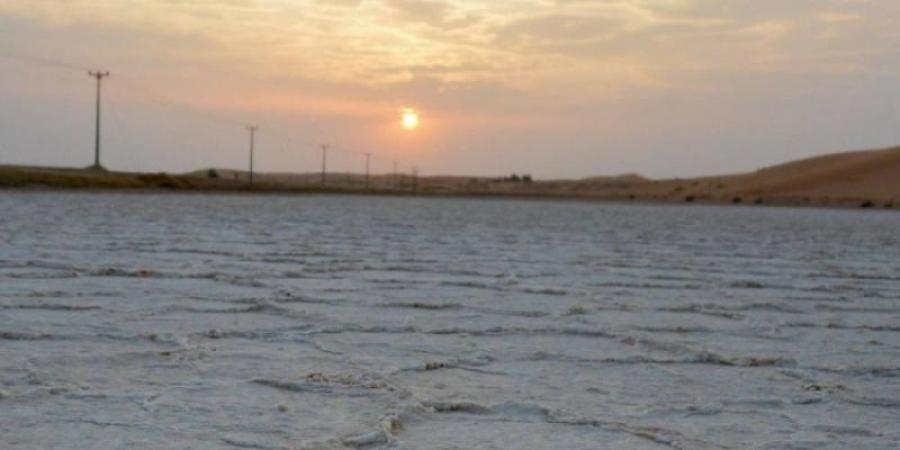 بحيرات الملح الطبيعي تتجلى في بلدة العوشزية بعنيزة