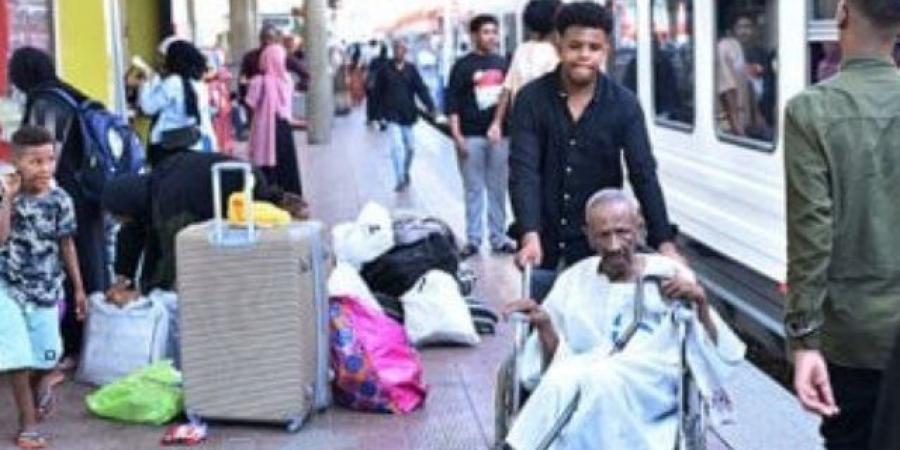 أحد العائدين للسودان: كل الدول أغلقت أبوابها فى وجهنا إلا مصر