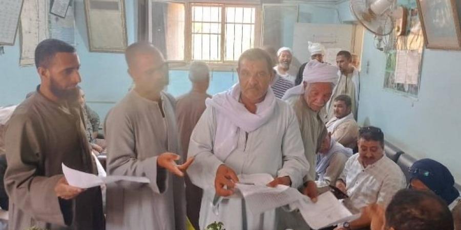 محافظ أسيوط يشدد على متابعة توزيع الأسمدة الزراعية بانتظام