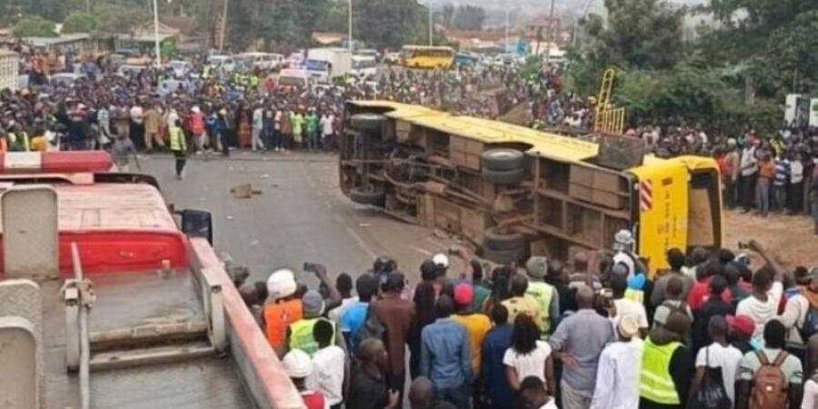مقتل 25 شخصا بانقلاب حافلتهم غرب كينيا